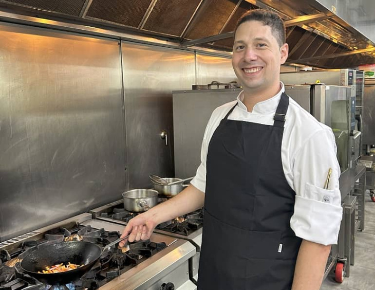 Lucas Gonzalez en chef a cargo de la cocina del Diplomatic Hotel