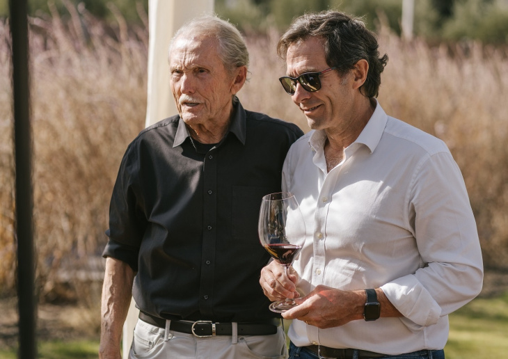 Alberto Arizu, padre e hijo, durante la presentación de LEON