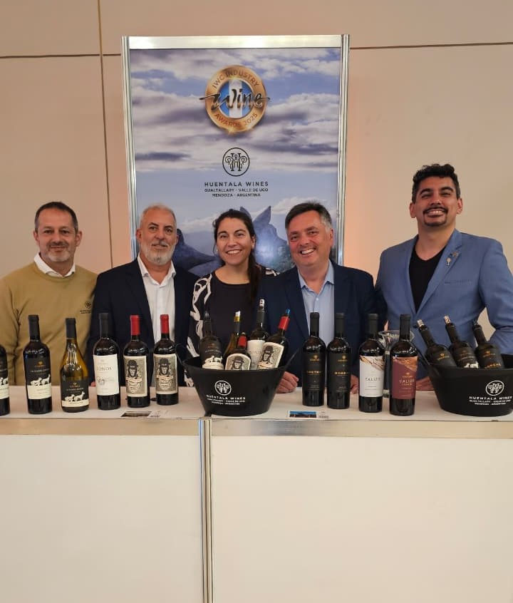 El equipo de Huentala Wines en el IWC