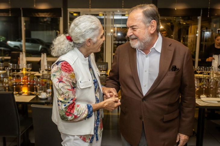 Beatriz Barbera y Michel Rolland en los jardines de Francesco