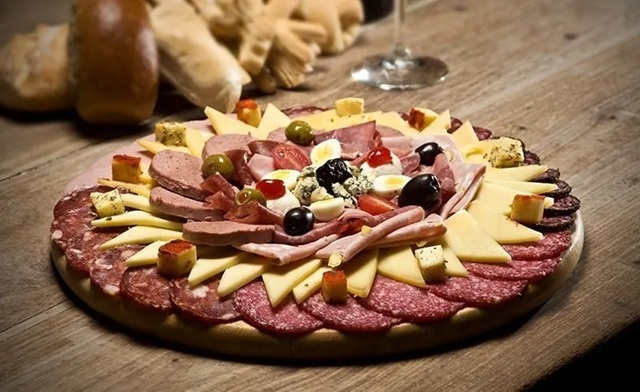 La picada, protagonista de los encuentros de verano al aire libre.