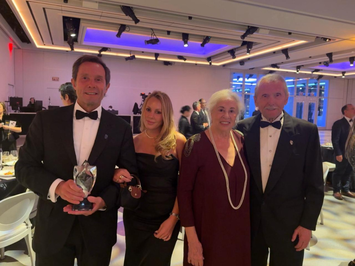 La familia Arizu recibió el premio a Mejor Bodega del Nuevo Mundo durante la gala de los Wine Star Awards en Nueva York.