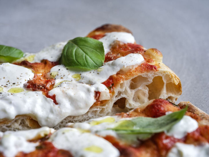 La masa es el elemento que define una buena pizza.