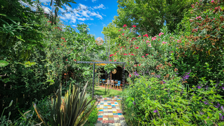 Un espacio íntimo en el corazón de Chacras de Coria.