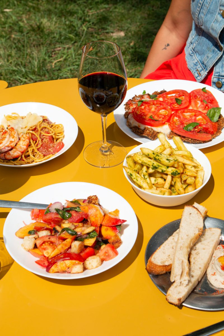 Cocina artesanal, producto local y menú estacional definen la propuesta.