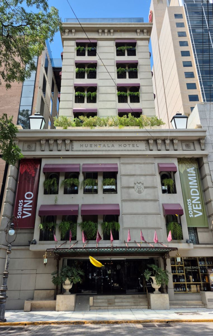 El artista mendocino José Eduardo Ianardi presenta una retrospectiva inspirada en el paisaje local.