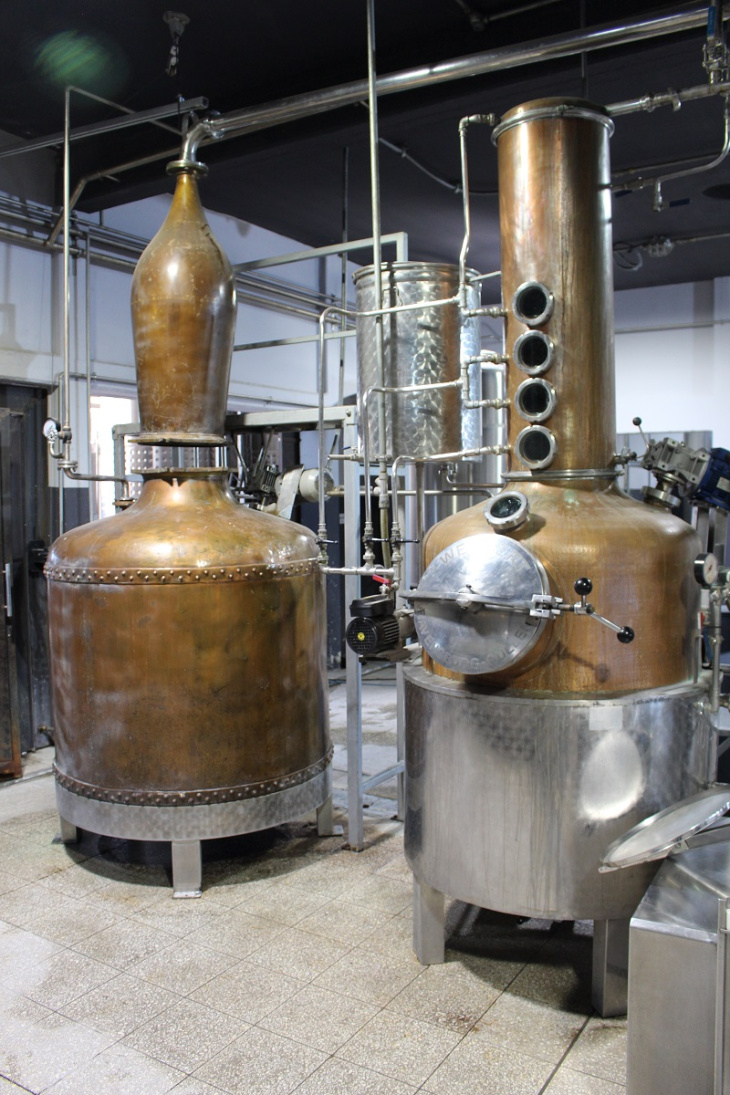 Uno de los alambiques de Casa Tapaus