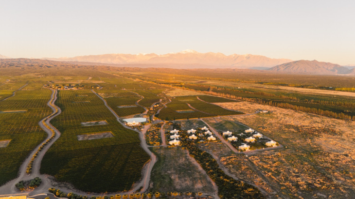 Chozos Resort se ubica en una finca de 820 hectáreas en Agrelo.