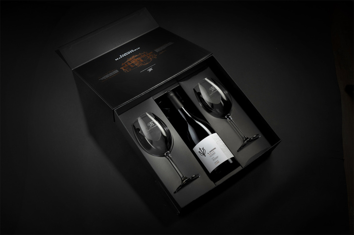 Ediciones limitadas pensadas para coleccionistas y amantes del vino.