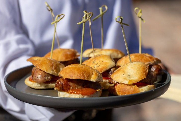 El proyecto combina paisaje andino y gastronomía.