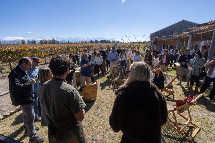 Propone un menú de siete pasos con cocina regional.