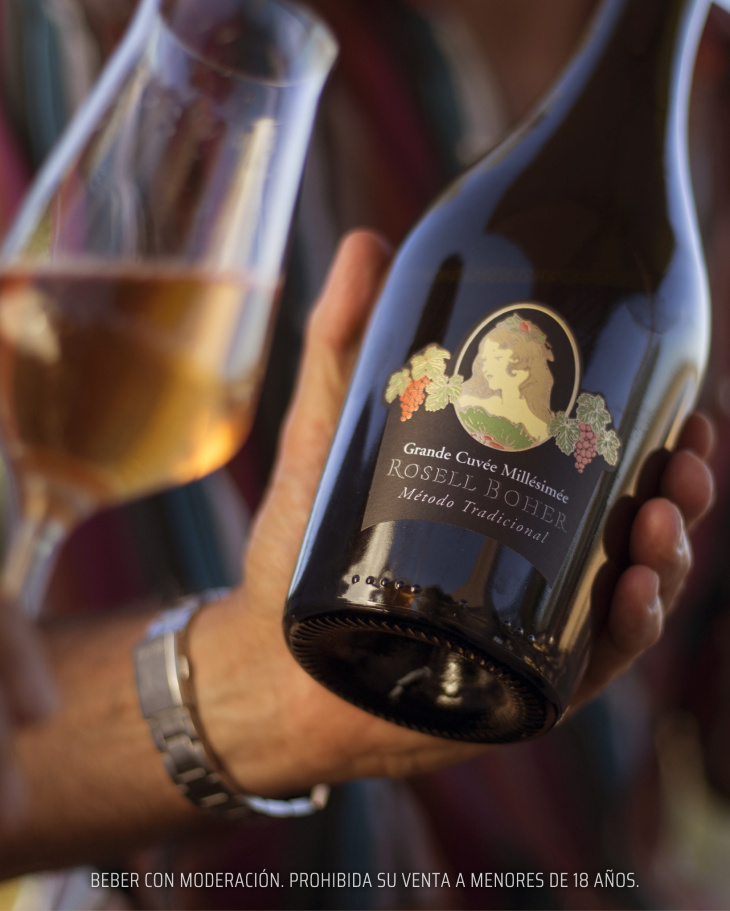 Su elaboración sigue el método tradicional con larga crianza.