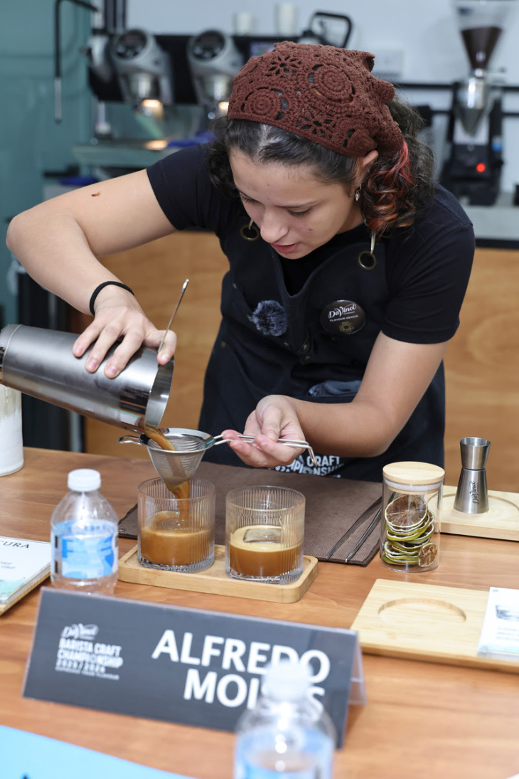 La brasileña Yasmim Rodrigues competirá en la final global de barismo en Bangkok.