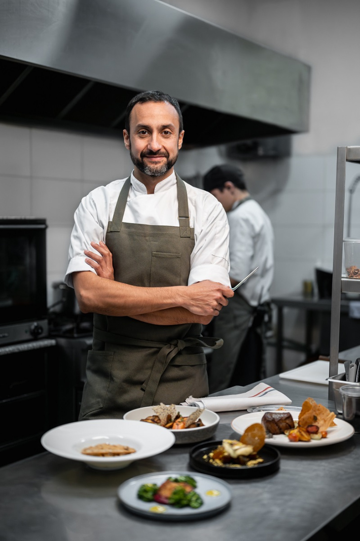Nacho Molina lidera la propuesta culinaria del espacio ubicado en Russell, Maipú.