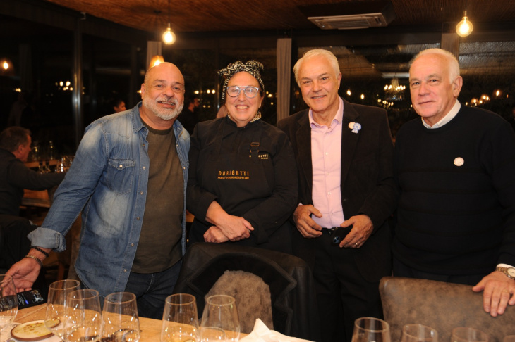Patricio Curtois, chef de 5 Suelos junto a miembros del club