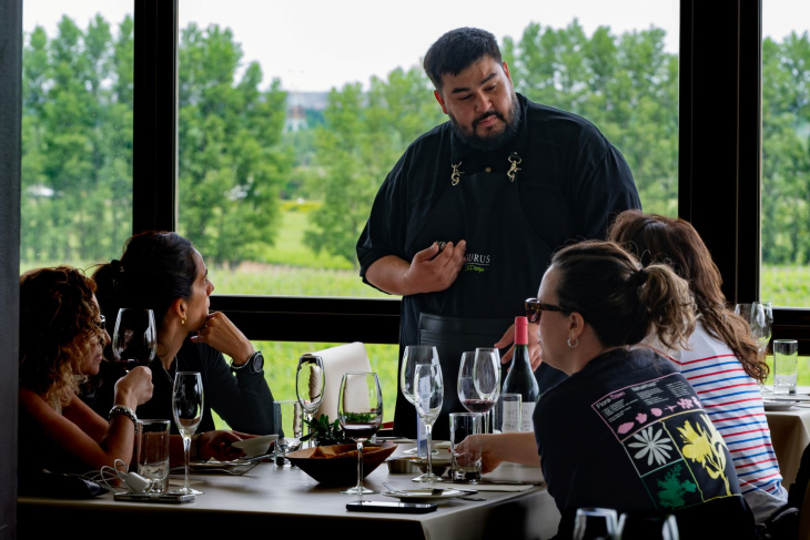 Las actividades combinan vino, gastronomía y experiencias sensoriales.
