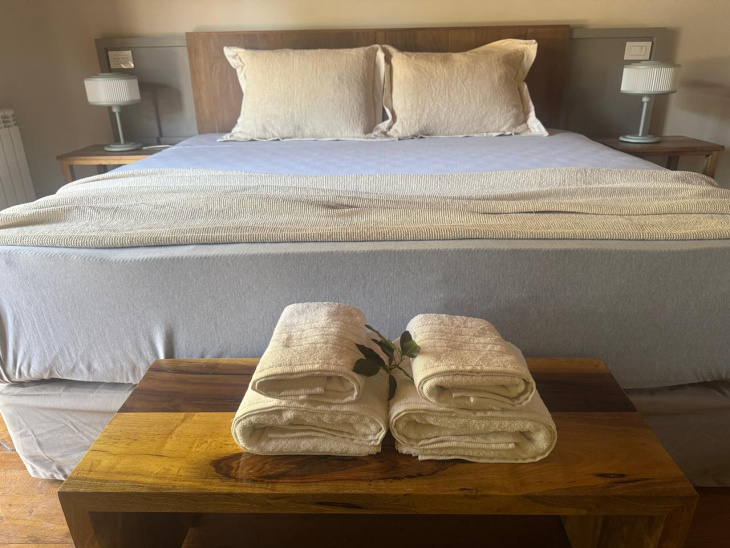 El hotel cuenta con nueve habitaciones.