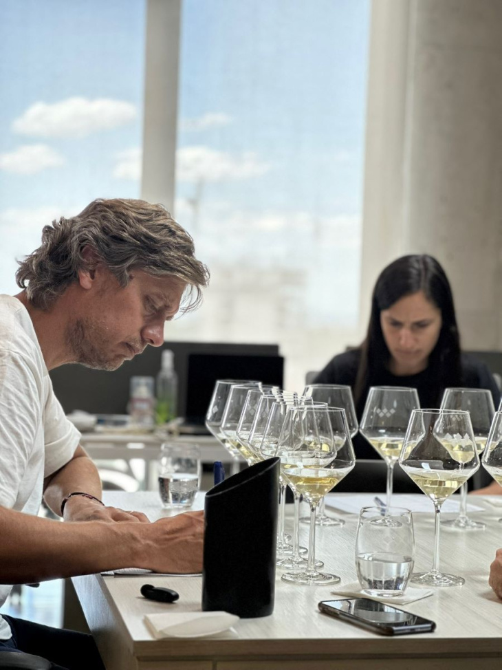 CrowdFarming.Wine dio un nuevo paso y comenzó a producir vinos Super Tuscans en la región italiana.