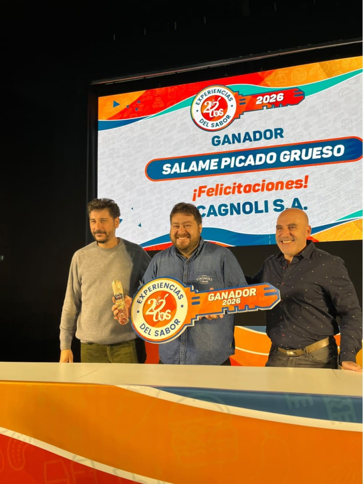 Lucio Ranzes, recibe el premio en Caminos y Sabores