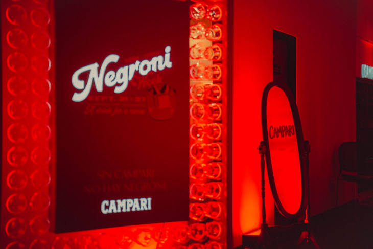 El Negroni combina Campari, gin y vermouth rojo en partes iguales.