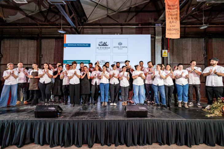 Los chef que cocinaron a beneficio de AMEN en el saludo final