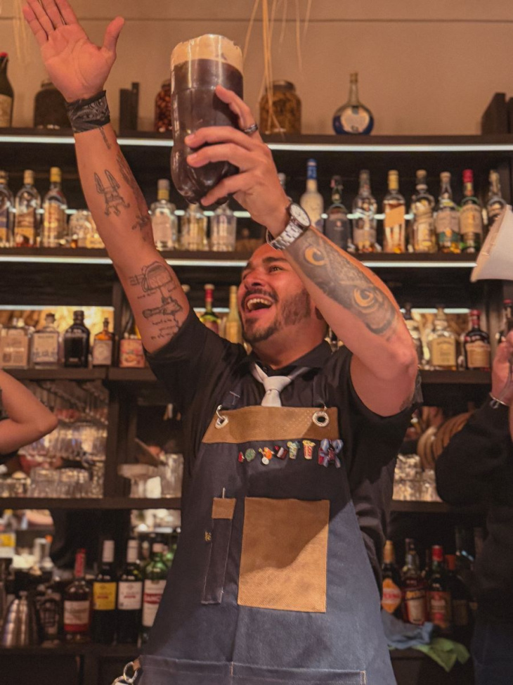 Los tragos y la alegria cobran vida en la noche de Autentico