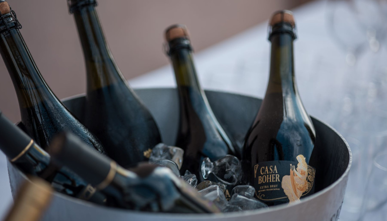 Rosell Boher Lodge celebra San Valentín con vinos, cocina de autor y un sunset entre viñedos