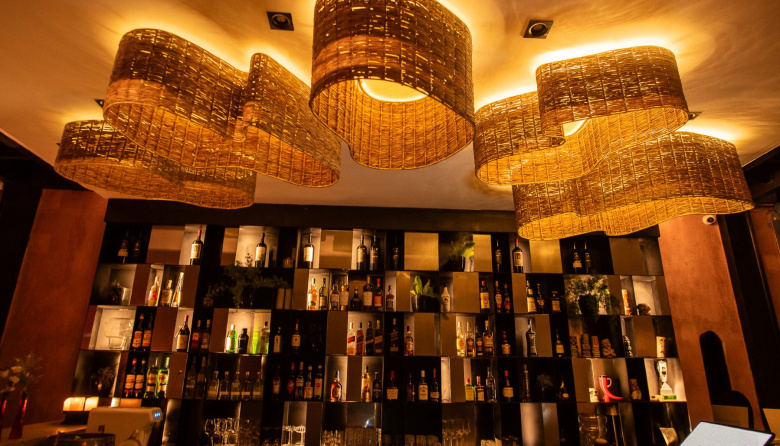 Jacarandá Garden Bar presenta una carta de cócteles nacida de un manifiesto sensorial en Mendoza