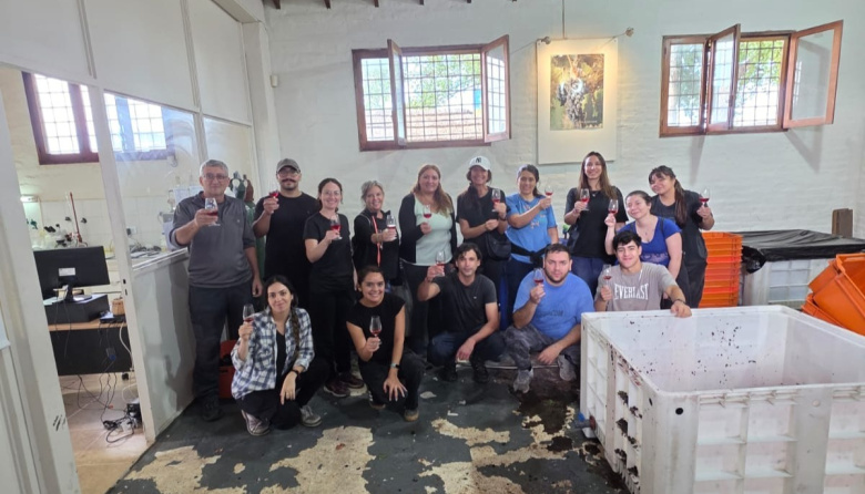 Wine Institute afianza su proyecto educativo con una nueva cosecha de vino hecha por alumnos
