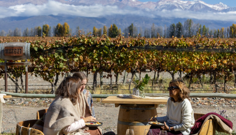 Finca Las Divas inaugura restaurante en Gualtallary con cocina de montaña y vinos de altura