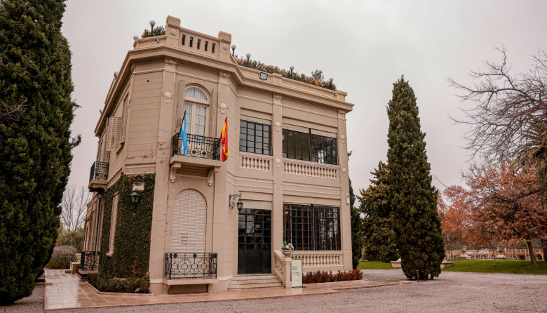 Alberto Arizu fue condecorado por el Reino de España por su aporte a la vitivinicultura