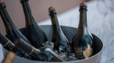 Rosell Boher Lodge celebra San Valentín con vinos, cocina de autor y un sunset entre viñedos