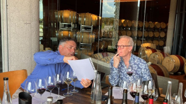 Huentala Wines recibe a Tim Atkin en Gualtallary y celebra su excelencia enogastronómica