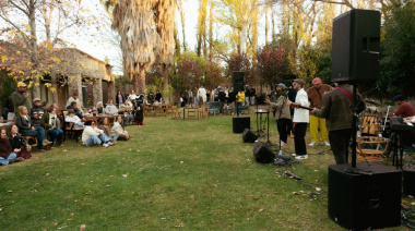 Farra en el Patio reunió gastronomía, vinos y música mendocina en Casa Entonada