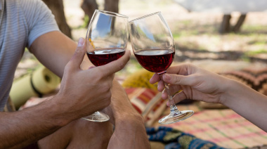 Bodega Sottano inaugura la temporada de primavera con un picnic entre jardines, lagos y vinos