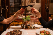 Ceibo Restaurante celebra la Patria con un menú criollo, vinos mendocinos y música cuyana