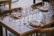 Bistró Casa Vigil presenta una noche especial de carne y vino junto a El Enemigo