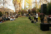 Farra en el Patio reunió gastronomía, vinos y música mendocina en Casa Entonada