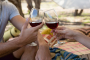 Bodega Sottano inaugura la temporada de primavera con un picnic entre jardines, lagos y vinos