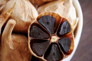 Ajo negro mendocino: qué sabor tiene y cómo utilizarlo en la cocina
