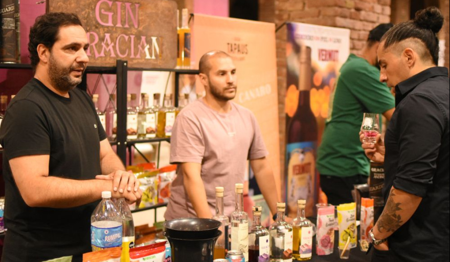 Expo Internacional de Bebidas en Mendoza: degustaciones, gastronomía y pisco peruano en Espacio Arizu